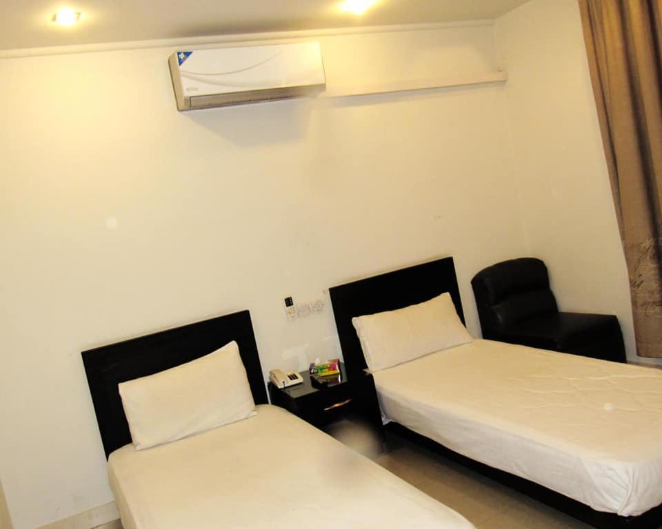 Saphire Hotel Sahiwal Bagian luar foto