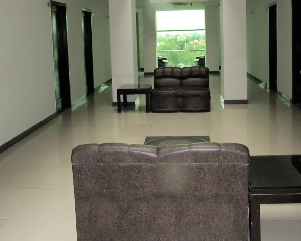 Saphire Hotel Sahiwal Bagian luar foto