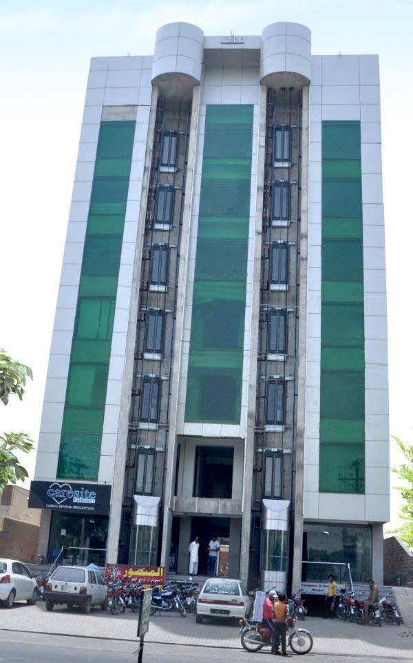 Saphire Hotel Sahiwal Bagian luar foto